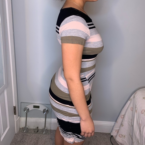 Dress With a Split ✨ - Picture 4 of 5